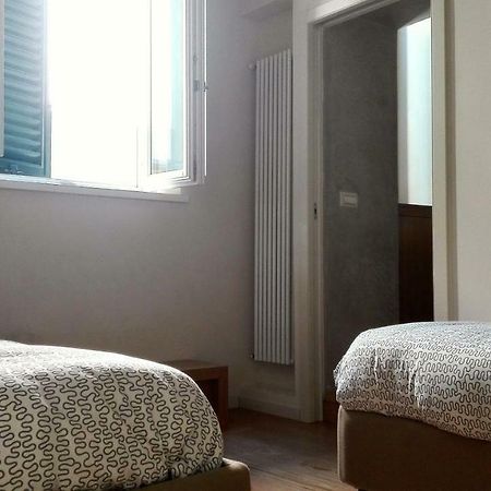 Appartamento Moderno In Centro Storico Лукка Экстерьер фото