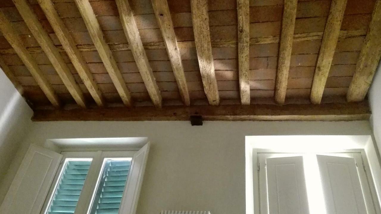 Appartamento Moderno In Centro Storico Лукка Экстерьер фото